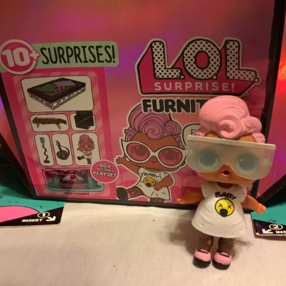 LOL Surprise Furniture Series 2 Grunge Grrl  Music Festival - Picture 4 of 11